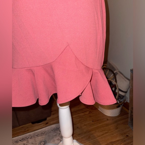 Hello Molly mini ruffled slightly off shoulder dress. NWT. Size 4🩷 - Picture 3 of 10